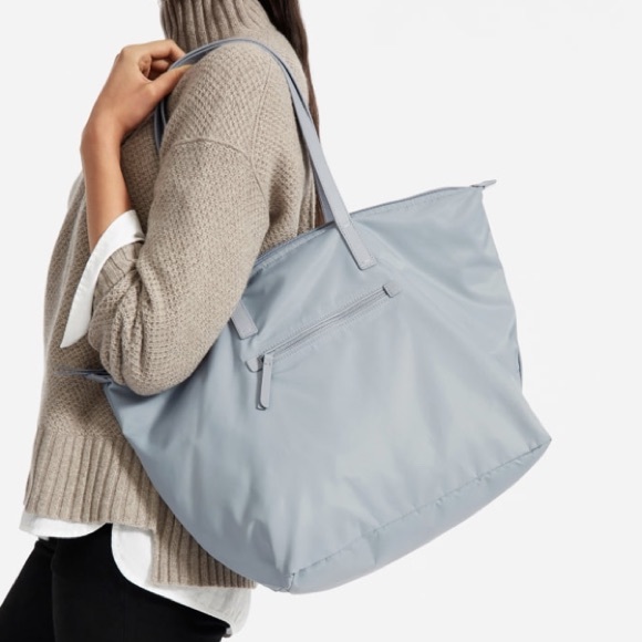 Everlane Handbags - 🌿Everlane ReNew Traveler Tote